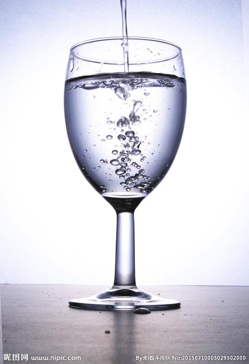红酒杯里有蚂蚁怎么办？