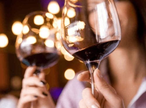 女生经期能喝红酒吗