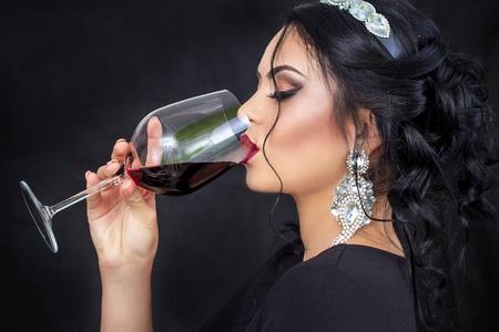 手术完可以喝红酒吗