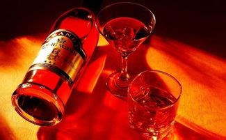 梦见和女人喝交杯酒
