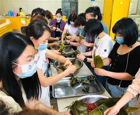 企业包粽子活动