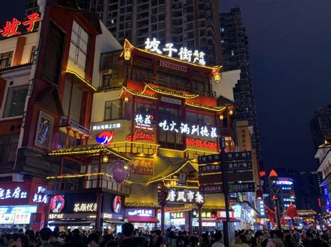 广金有校服吗