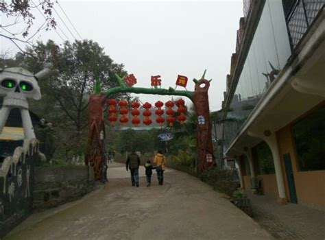 红酒广场怎么走