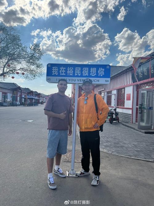 塔城美食一条街上有民宿吗