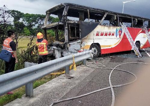台湾旅游车26人遇难