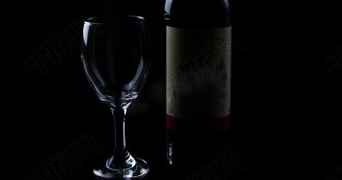 红酒杯拿酒正确方法