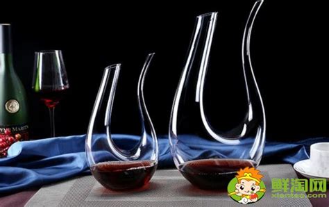 用醒酒器倒红酒的正确姿势