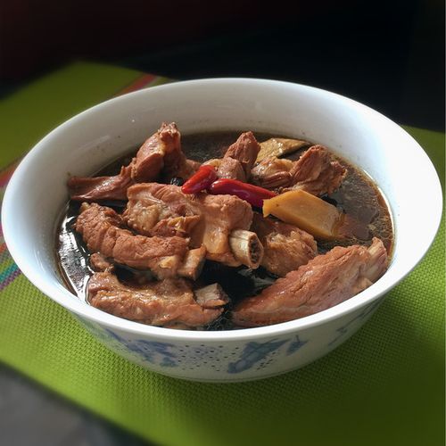 红酒炖排骨的做法