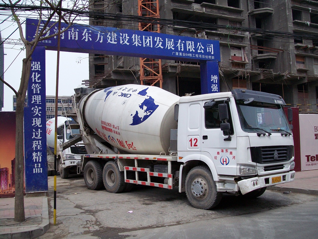 揭秘市场，二手混凝土搅拌车——投资、风险与未来趋势分析