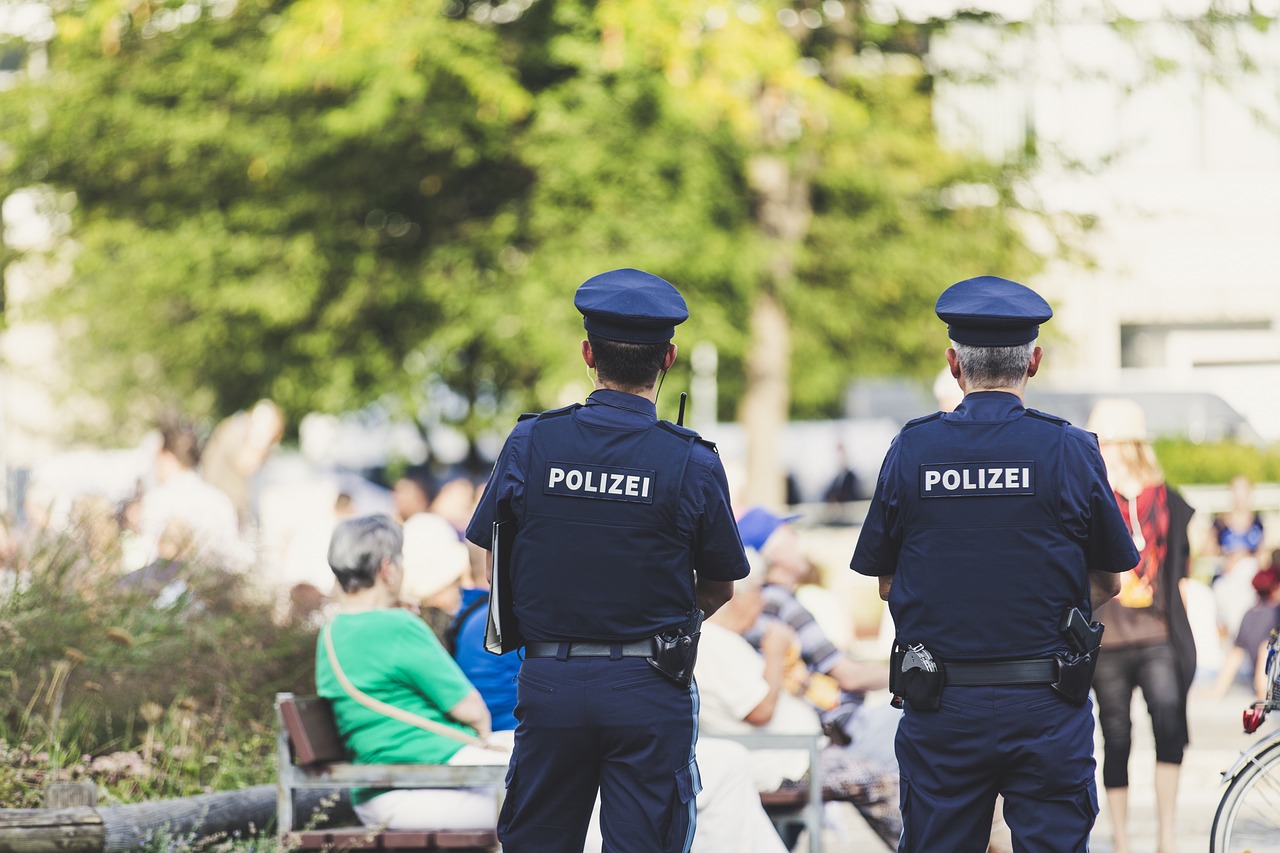 南京警方破获一起震惊的湖底沉尸案，追踪真相，揭示正义