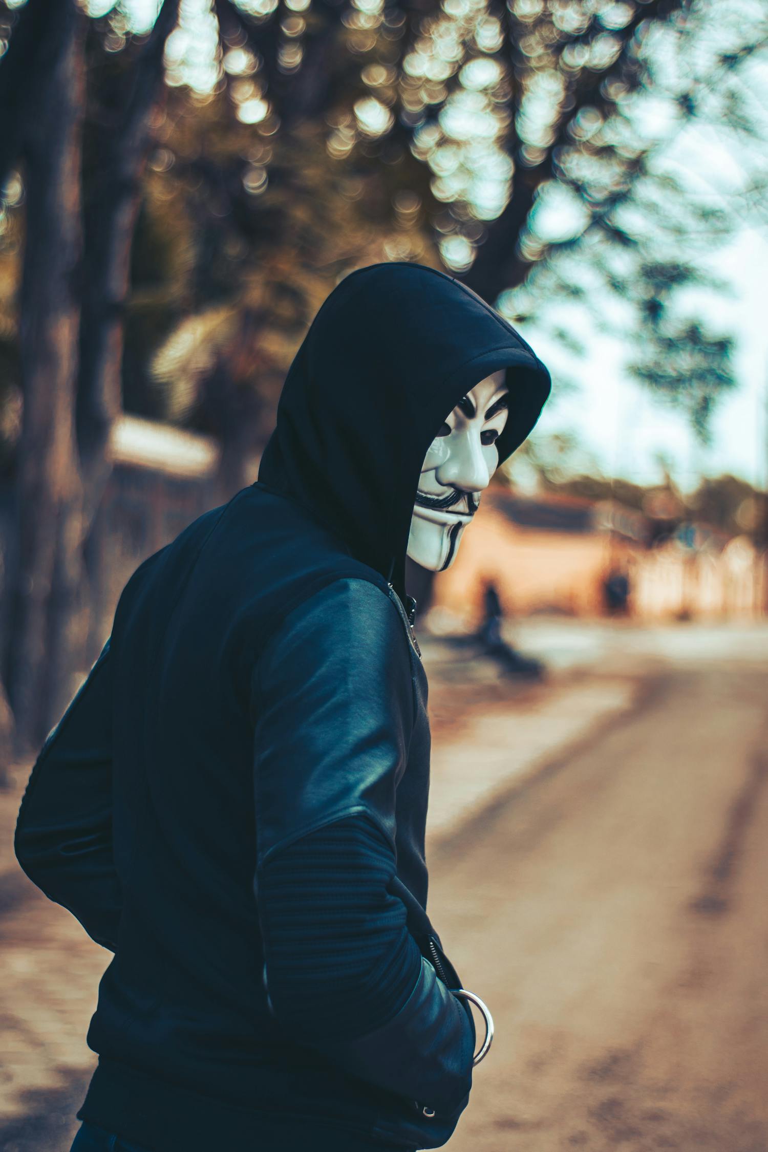 男子误捡牛头骨当面具，意外发现竟是盆骨的故事
